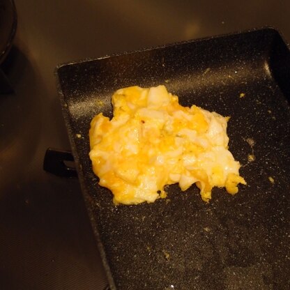 お弁当用に作りました
黄身が半熟のうちに手早く混ぜるのがポイントですね
綺麗にまとまりました
ご馳走様でした